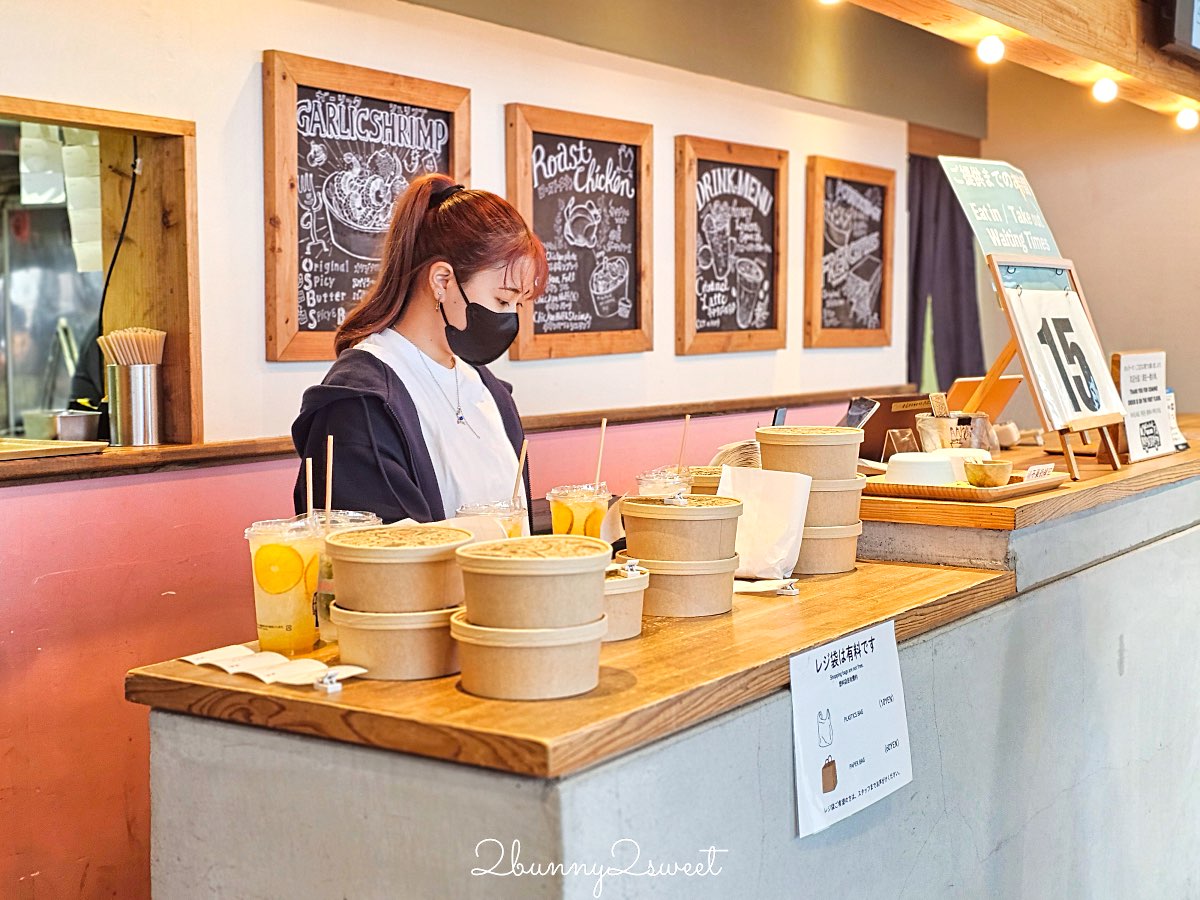 【古宇利蝦蝦飯 KOURI SHRIMP】沖繩美食古宇利島必吃蒜香蝦飯，三層樓海景露台＋餐車一次收 @兔兒毛毛姊妹花