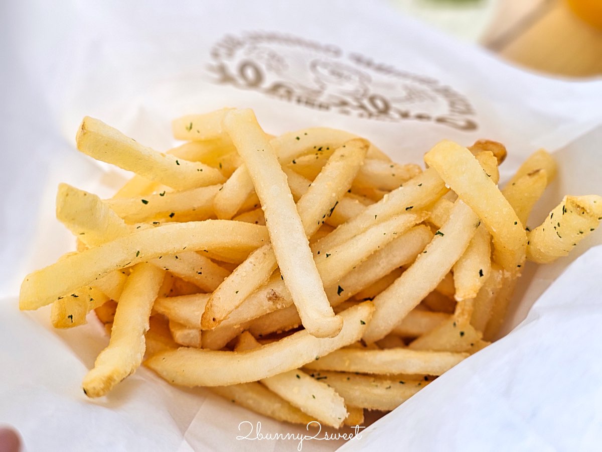 【古宇利蝦蝦飯 KOURI SHRIMP】沖繩美食古宇利島必吃蒜香蝦飯，三層樓海景露台＋餐車一次收 @兔兒毛毛姊妹花