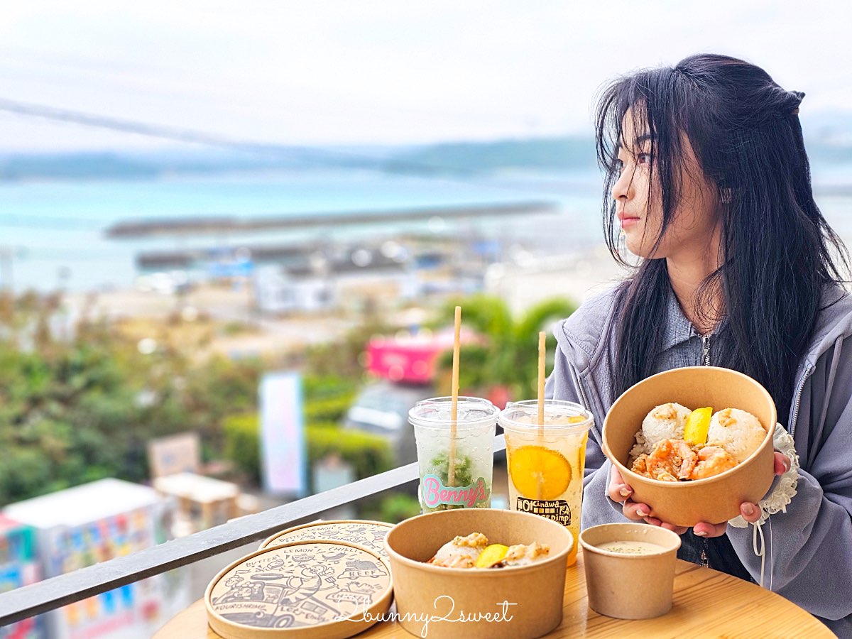 【古宇利蝦蝦飯 KOURI SHRIMP】沖繩美食古宇利島必吃蒜香蝦飯，三層樓海景露台＋餐車一次收 @兔兒毛毛姊妹花