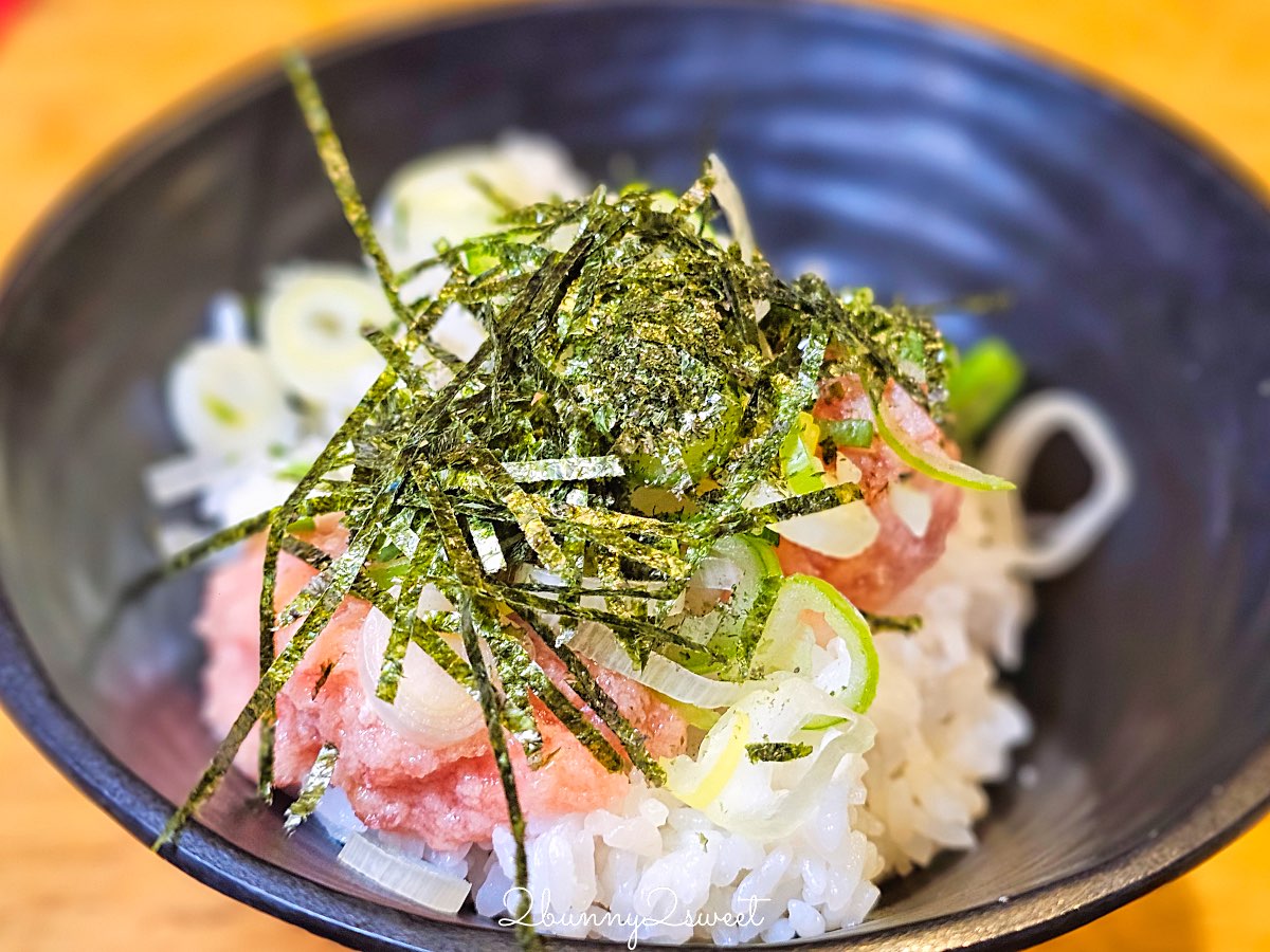 【琉家拉麵 國際通本店】沖繩國際通美食必吃：黑蒜豚骨人氣拉麵、排隊老屋名店實吃心得 @兔兒毛毛姊妹花