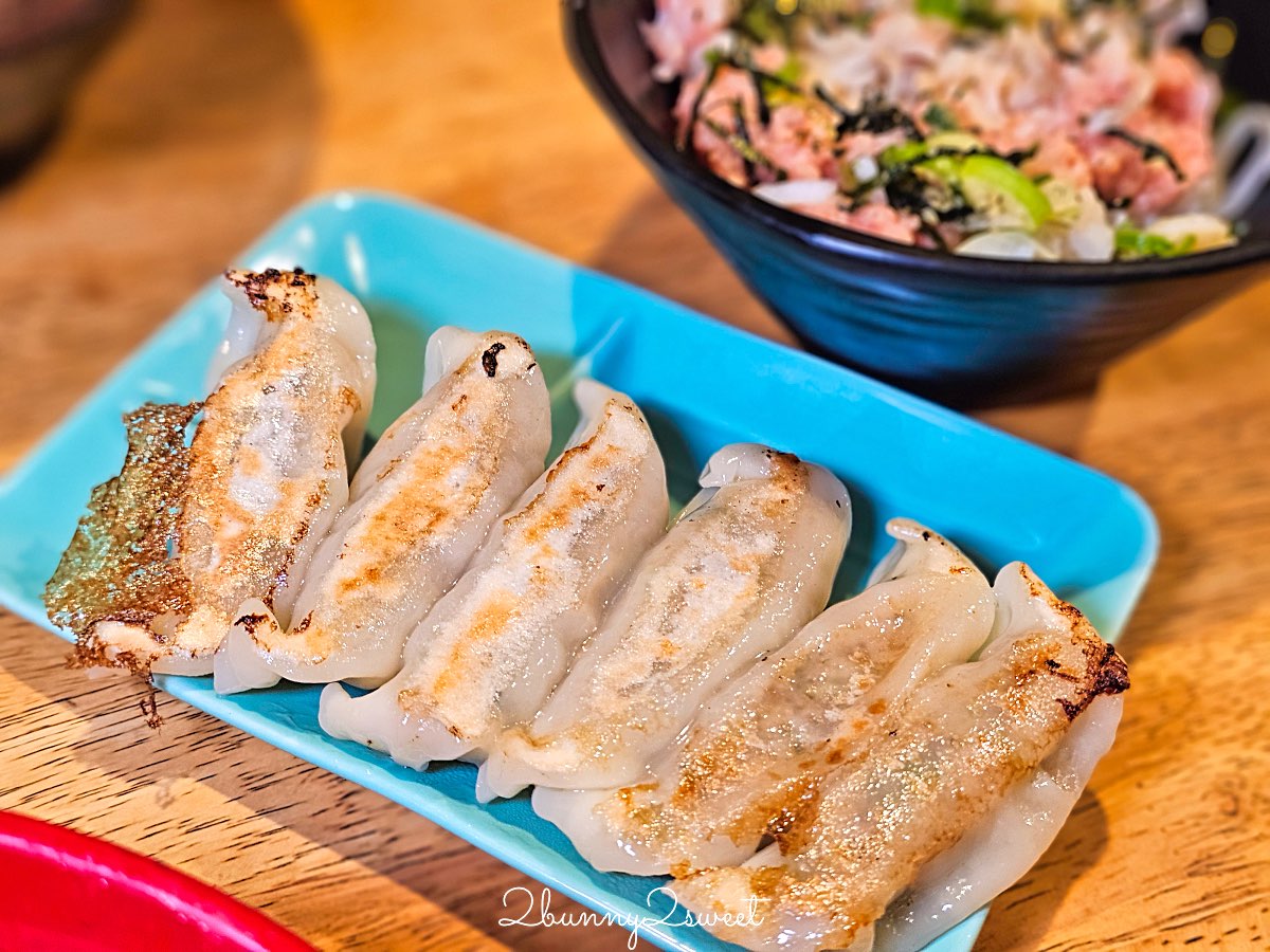 【琉家拉麵 國際通本店】沖繩國際通美食必吃：黑蒜豚骨人氣拉麵、排隊老屋名店實吃心得 @兔兒毛毛姊妹花