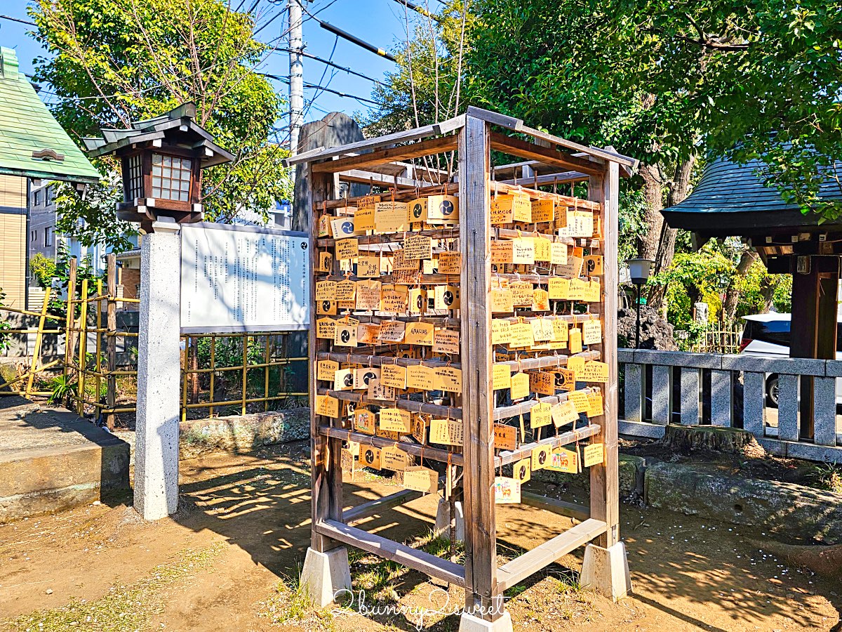 【新宿下落合冰川神社】東京河津櫻景點推薦，不輸櫻神宮的隱藏版秘境櫻花神社 @兔兒毛毛姊妹花
