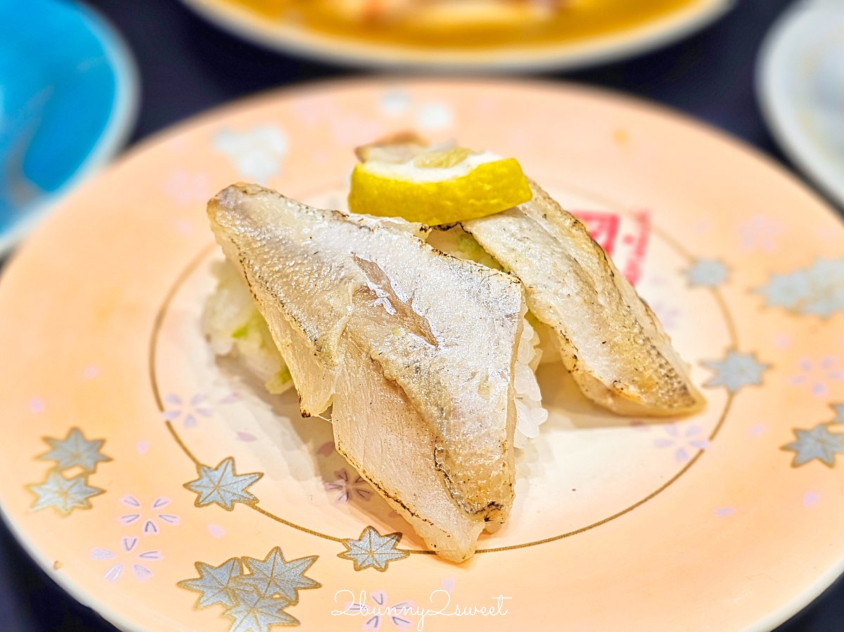 【元祖壽司】東京平價壽司推薦：東京人日常吃的迴轉壽司，一盤138円起 下班快速吃壽司的老字號名店 @兔兒毛毛姊妹花