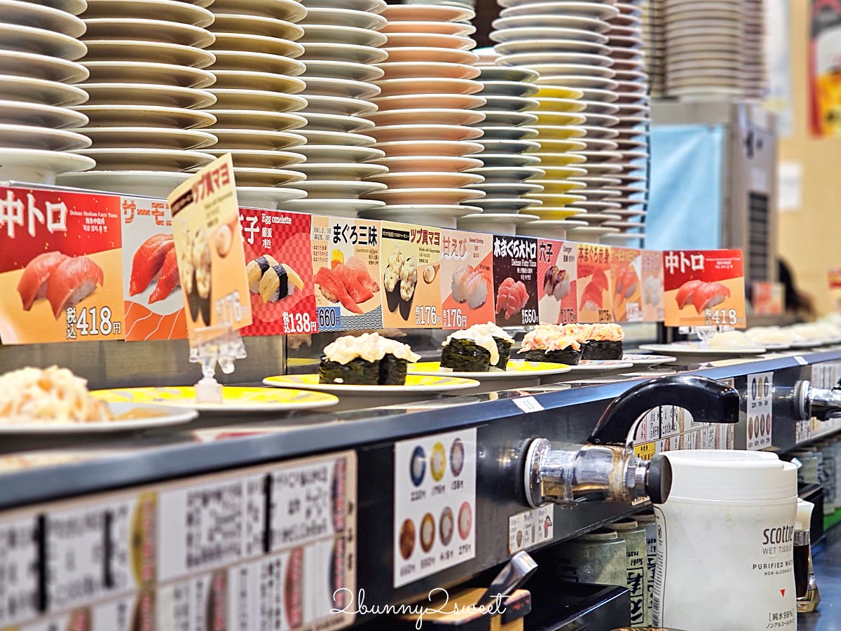 【元祖壽司】東京平價壽司推薦：東京人日常吃的迴轉壽司，一盤138円起 下班快速吃壽司的老字號名店 @兔兒毛毛姊妹花