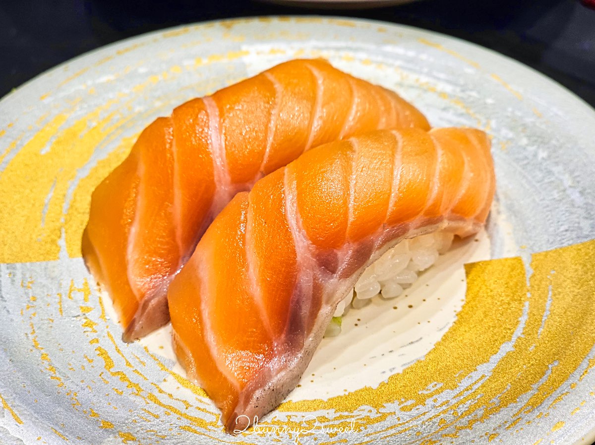 【元祖壽司】東京平價壽司推薦：東京人日常吃的迴轉壽司，一盤138円起 下班快速吃壽司的老字號名店 @兔兒毛毛姊妹花