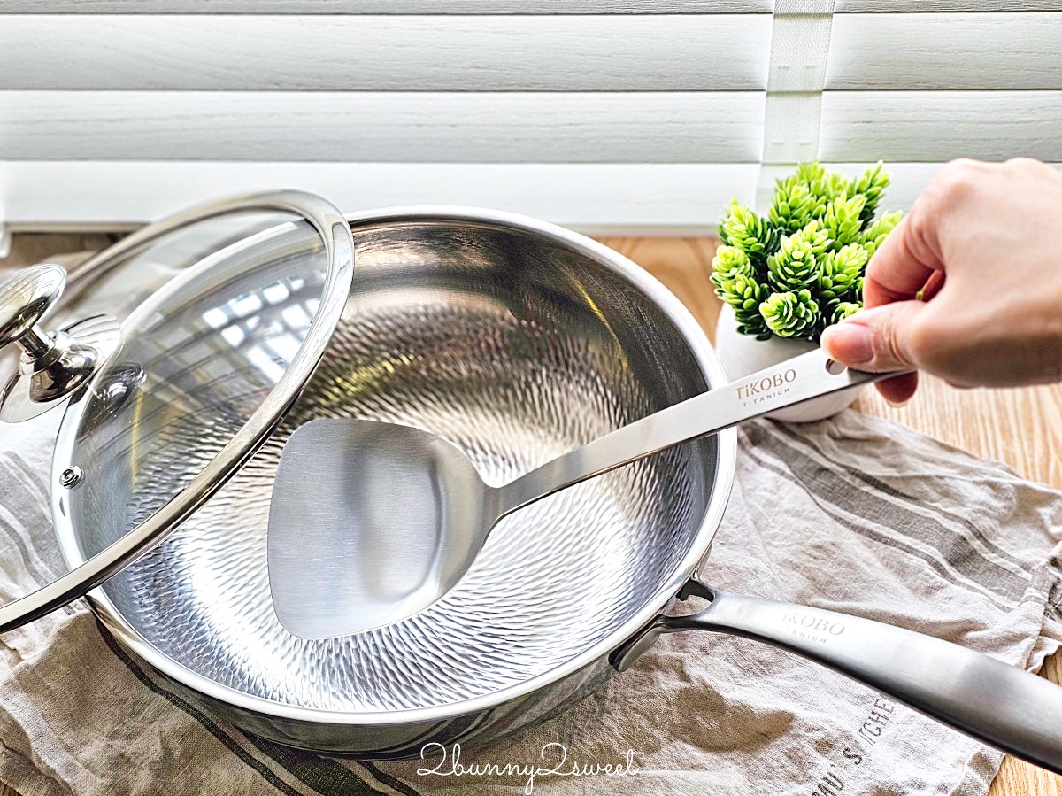 【TiCOOK 鈦鈦鍋】鈦工坊純鈦炒鍋開箱實測：羽翼錘紋物理不沾、IH爐可用、洗碗機清潔～告別塗層耗損的健康鍋具選擇 @兔兒毛毛姊妹花