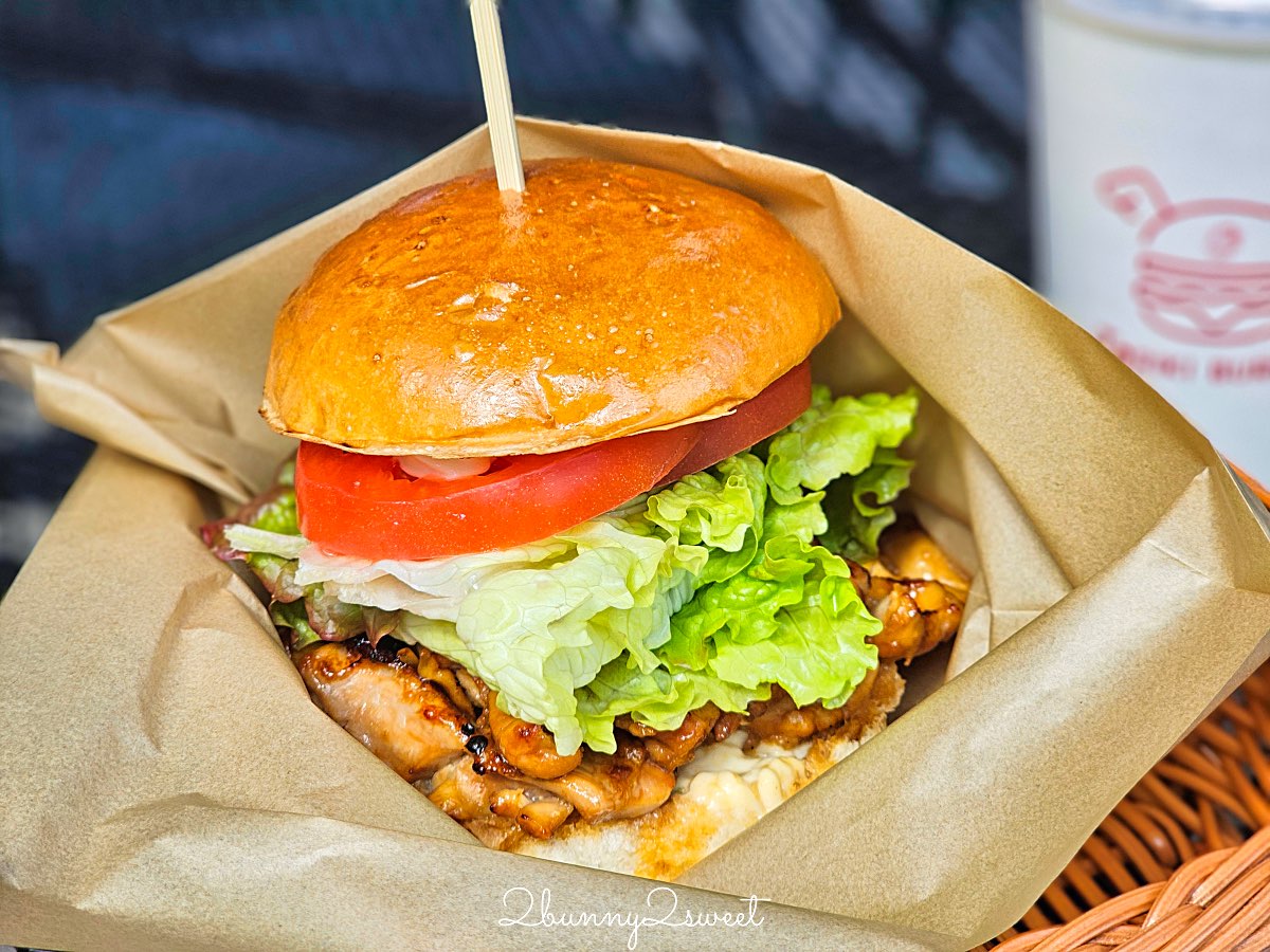 【鳥貴族漢堡 TORIKI BURGER】京都伏見稻荷美食：燒鳥變身雞肉漢堡！千本鳥居旁必吃平價美食 @兔兒毛毛姊妹花
