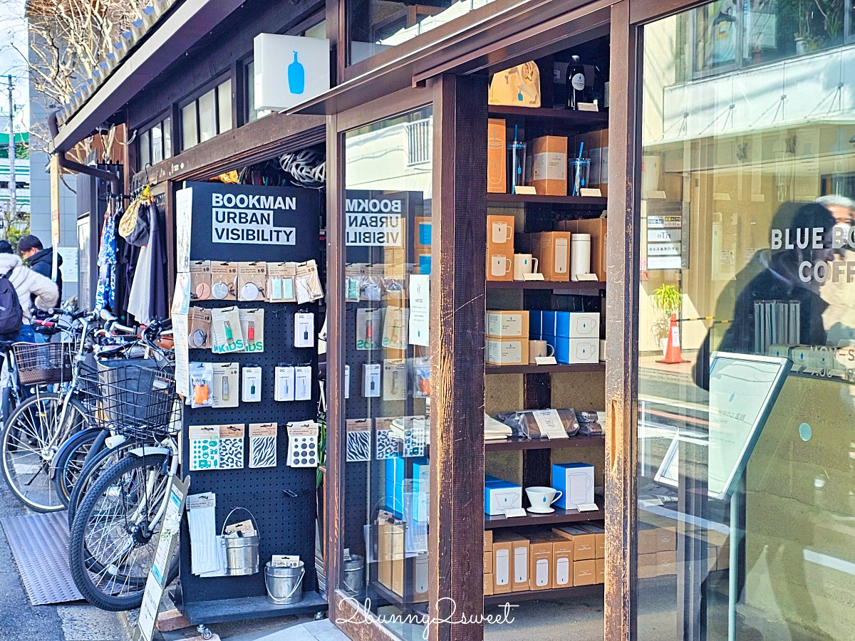 【藍瓶咖啡 京都六角店 Blue Bottle Coffee Kyoto Rokkaku】町家老屋＋自行車行共存，二樓木窗座位太有京都感 @兔兒毛毛姊妹花