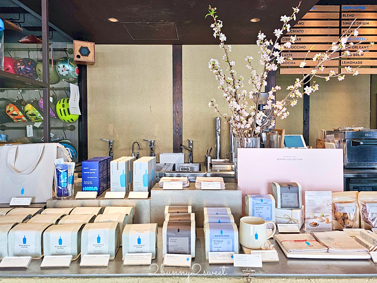 【藍瓶咖啡 京都六角店 Blue Bottle Coffee Kyoto Rokkaku】町家老屋＋自行車行共存，二樓木窗座位太有京都感 @兔兒毛毛姊妹花