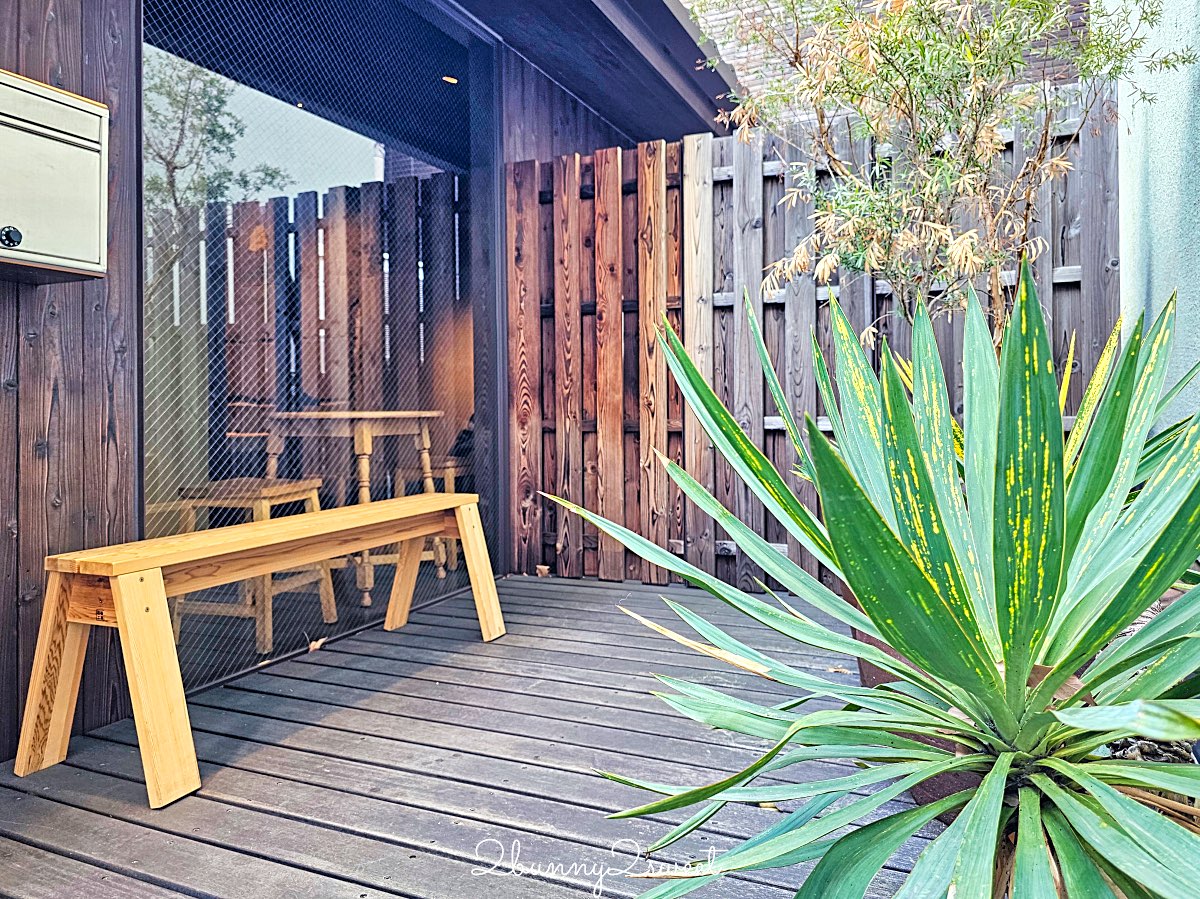 【藍瓶咖啡 京都六角店 Blue Bottle Coffee Kyoto Rokkaku】町家老屋＋自行車行共存，二樓木窗座位太有京都感 @兔兒毛毛姊妹花