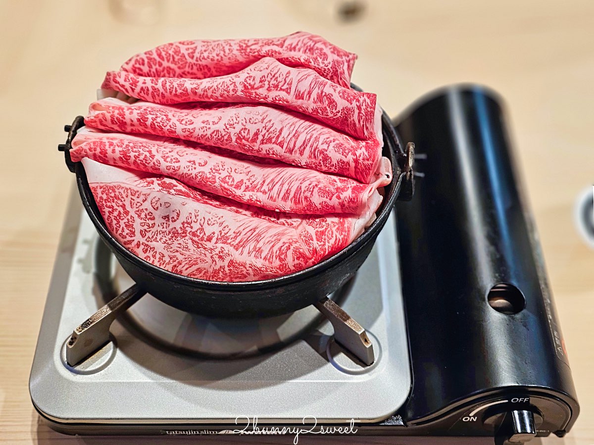 【大阪日本橋鶴屋 TSURUYA】黑門市場旁高CP值和牛壽喜燒/涮涮鍋！1980円一人一鍋午餐太狂 @兔兒毛毛姊妹花