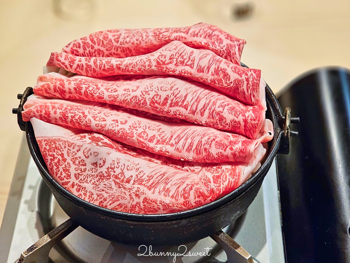 【大阪日本橋鶴屋 TSURUYA】黑門市場旁高CP值和牛壽喜燒/涮涮鍋！1980円一人一鍋午餐太狂 @兔兒毛毛姊妹花