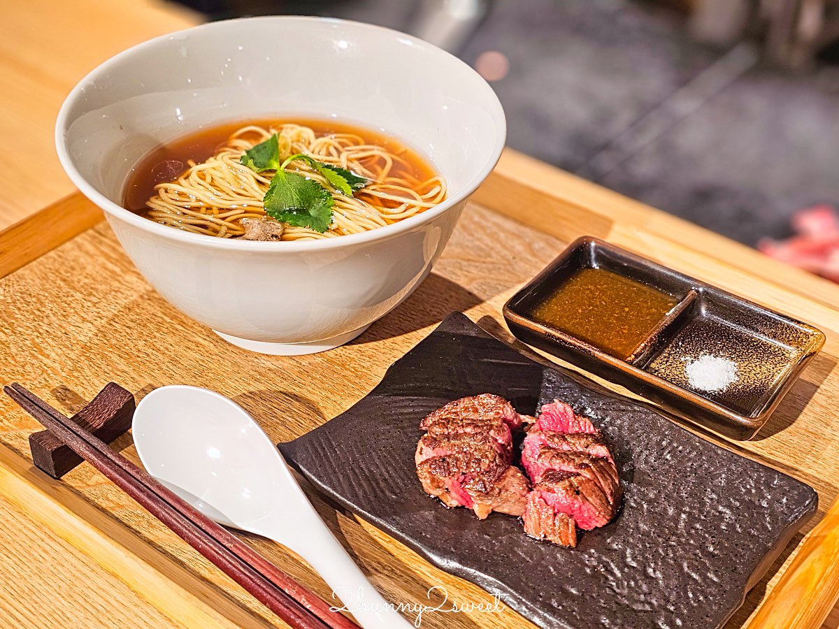 【京都和麵諭吉本舖】河原町美食推薦:¥3,500吃A5和牛松露拉麵,現場鐵板火焰秀太狂 @兔兒毛毛姊妹花 【京都和麵諭吉本舖】河原町美食推薦:¥3,500吃A5和牛松露拉麵,現場鐵板火焰秀太狂 @兔兒毛毛姊妹花