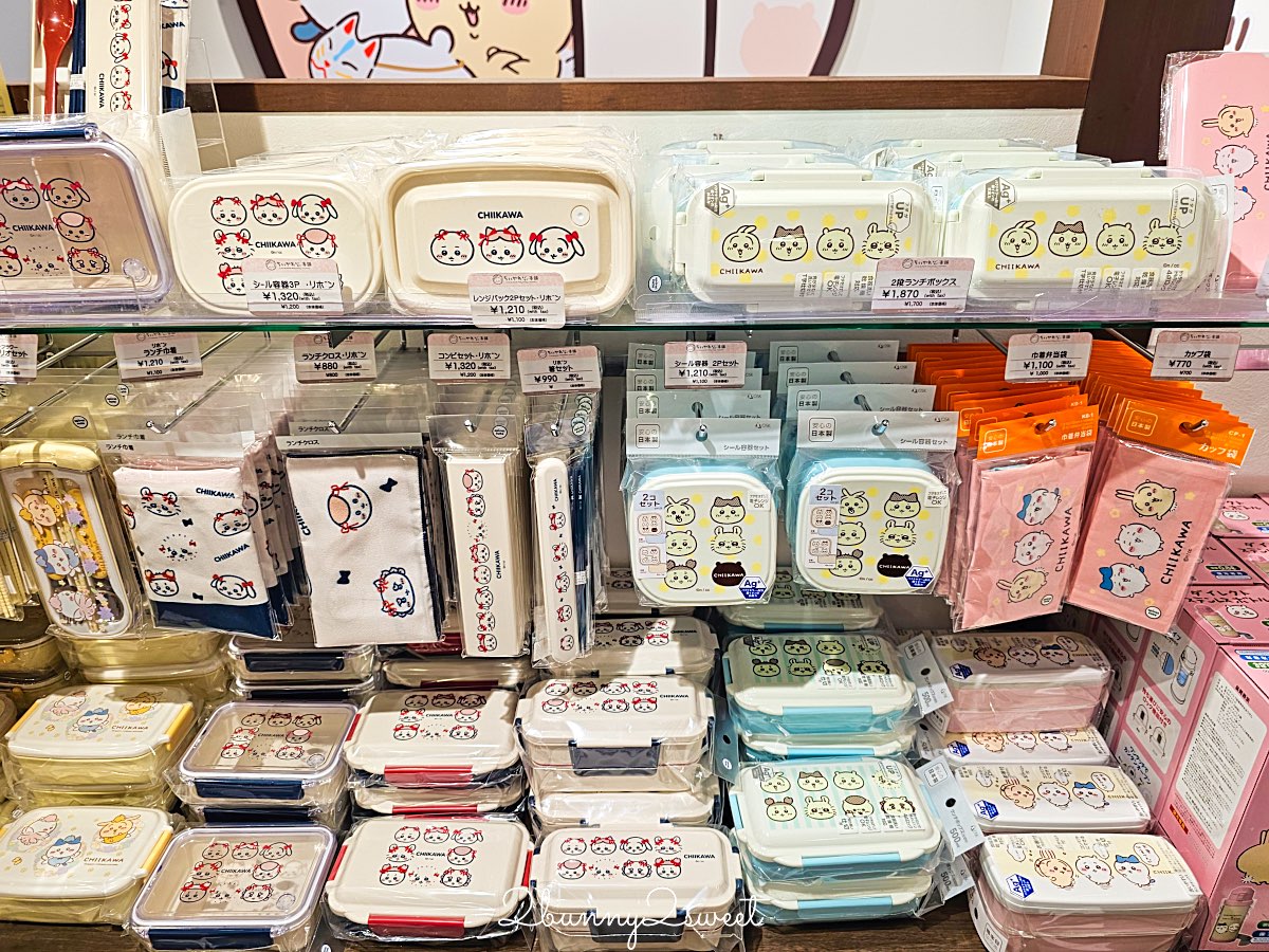 【吉伊卡哇MOGUMOGU本舖 (Chiikawa Mogumogu Honpo)京都伏見店】狐狸裝玩偶限定必買、京都伴手禮清單一次看 @兔兒毛毛姊妹花
