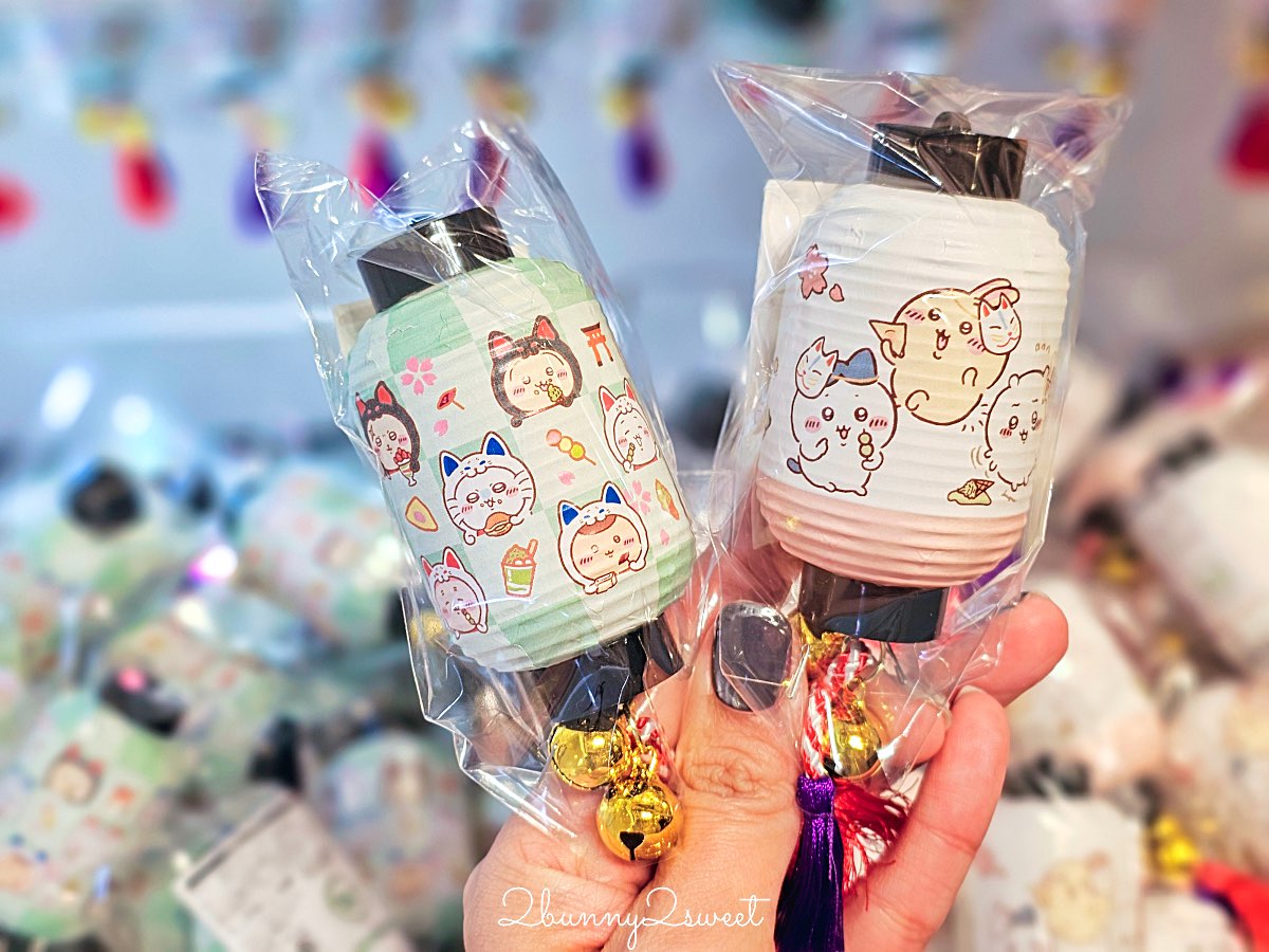 【吉伊卡哇MOGUMOGU本舖 (Chiikawa Mogumogu Honpo)京都伏見店】狐狸裝玩偶限定必買、京都伴手禮清單一次看 @兔兒毛毛姊妹花