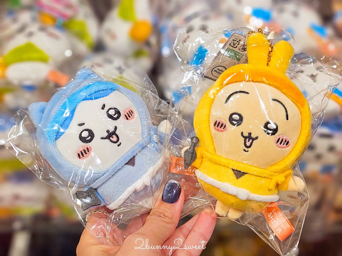 【吉伊卡哇MOGUMOGU本舖 (Chiikawa Mogumogu Honpo)京都伏見店】狐狸裝玩偶限定必買、京都伴手禮清單一次看 @兔兒毛毛姊妹花