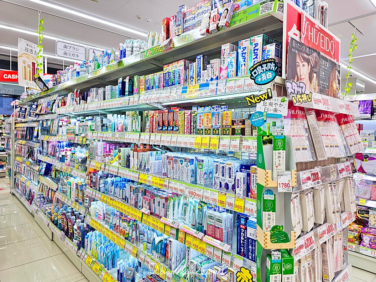 日本藥妝推薦｜SUGI藥局(スギ薬局)必逛攻略！免稅＋折價券最高18%OFF，藥妝零食早餐一次買齊 @兔兒毛毛姊妹花