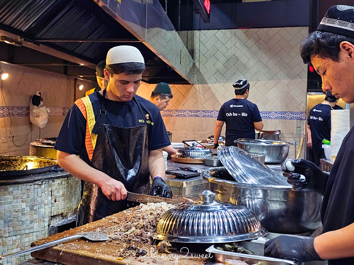 【Besh Qozon Plov Center 塔什干手抓飯中心】烏茲別克必吃手抓飯、巨大鐵鍋現場料理、菜單價格整理 @兔兒毛毛姊妹花