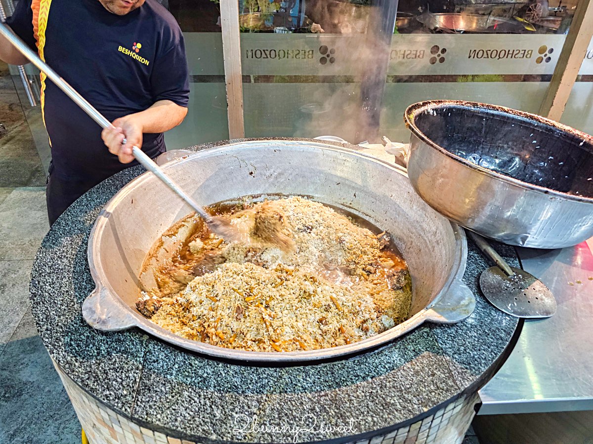 【Besh Qozon Plov Center 塔什干手抓飯中心】烏茲別克必吃手抓飯、巨大鐵鍋現場料理、菜單價格整理 @兔兒毛毛姊妹花