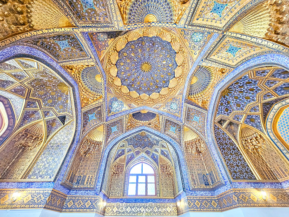 【阿克薩萊陵墓 Aksaray Mausoleum】撒馬爾罕低調外觀卻藏金碧輝煌穹頂，帖木兒時代最驚艷的隱藏版陵墓 @兔兒毛毛姊妹花
