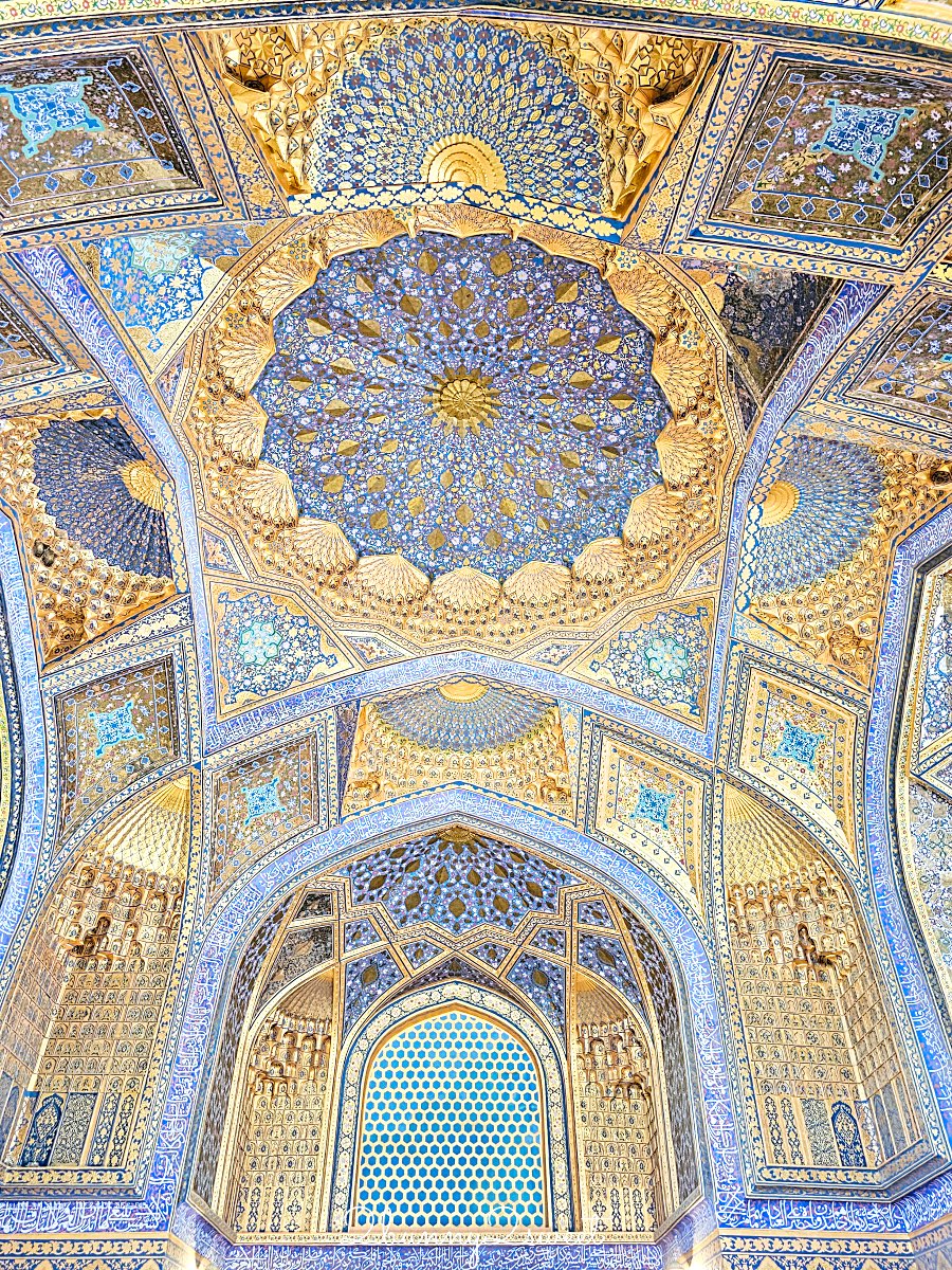 【阿克薩萊陵墓 Aksaray Mausoleum】撒馬爾罕低調外觀卻藏金碧輝煌穹頂，帖木兒時代最驚艷的隱藏版陵墓 @兔兒毛毛姊妹花