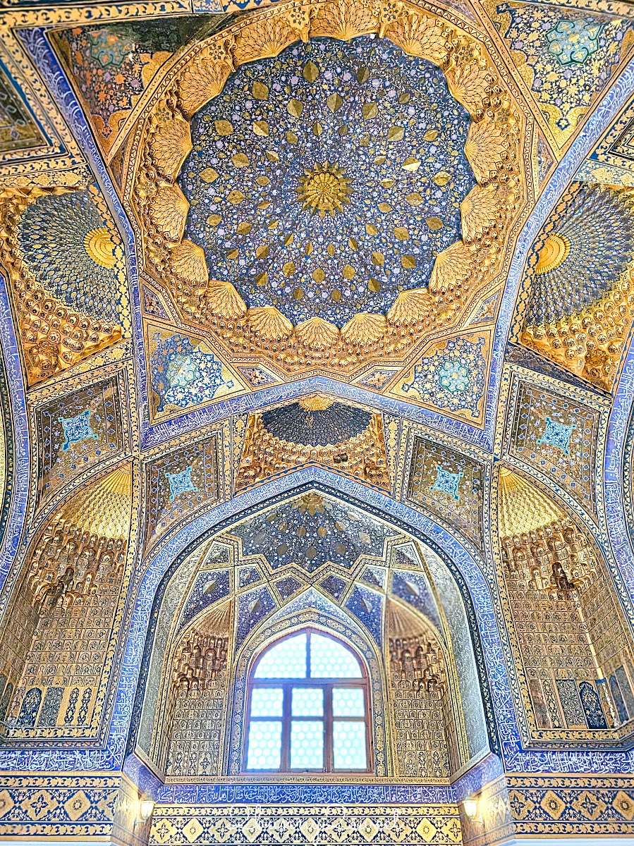 【阿克薩萊陵墓 Aksaray Mausoleum】撒馬爾罕低調外觀卻藏金碧輝煌穹頂，帖木兒時代最驚艷的隱藏版陵墓 @兔兒毛毛姊妹花