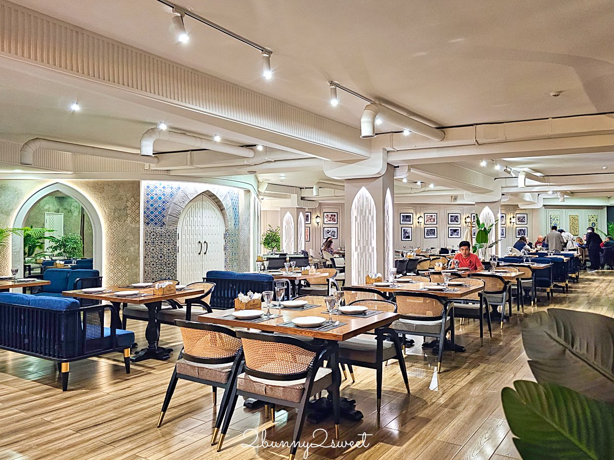 【Emirhan Restaurant】撒馬爾罕景觀餐廳：屋頂第一排看雷吉斯坦夜景＋完整菜單價格分享 @兔兒毛毛姊妹花