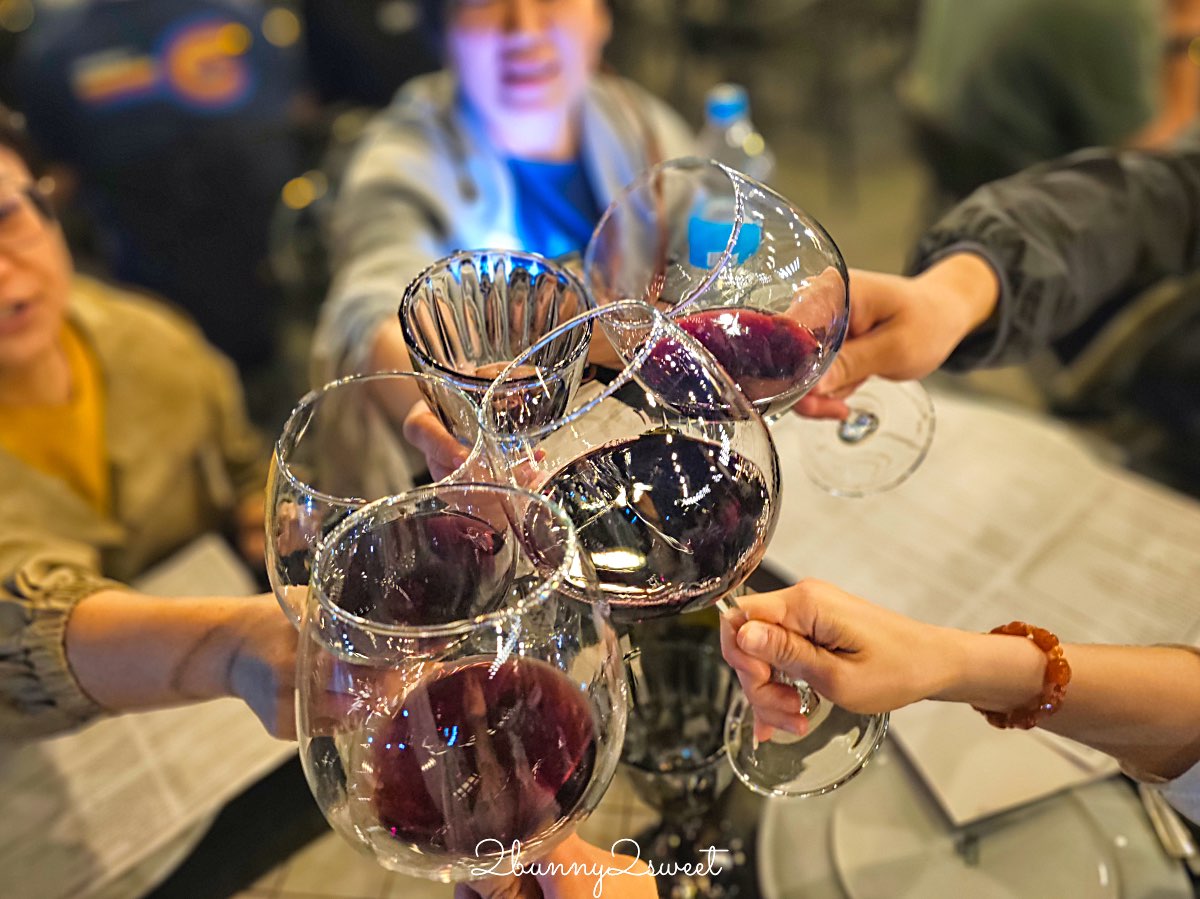 【Emirhan Restaurant】撒馬爾罕景觀餐廳：屋頂第一排看雷吉斯坦夜景＋完整菜單價格分享 @兔兒毛毛姊妹花