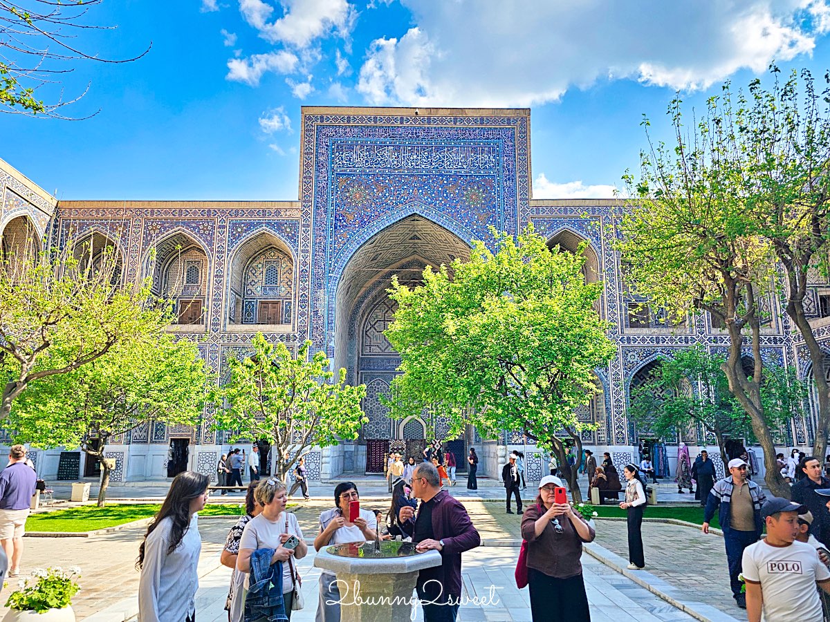 【雷吉斯坦廣場 Registan Square】撒馬爾罕必訪地標，三大學院、門票交通、夜景燈光秀、換裝體驗全攻略 @兔兒毛毛姊妹花