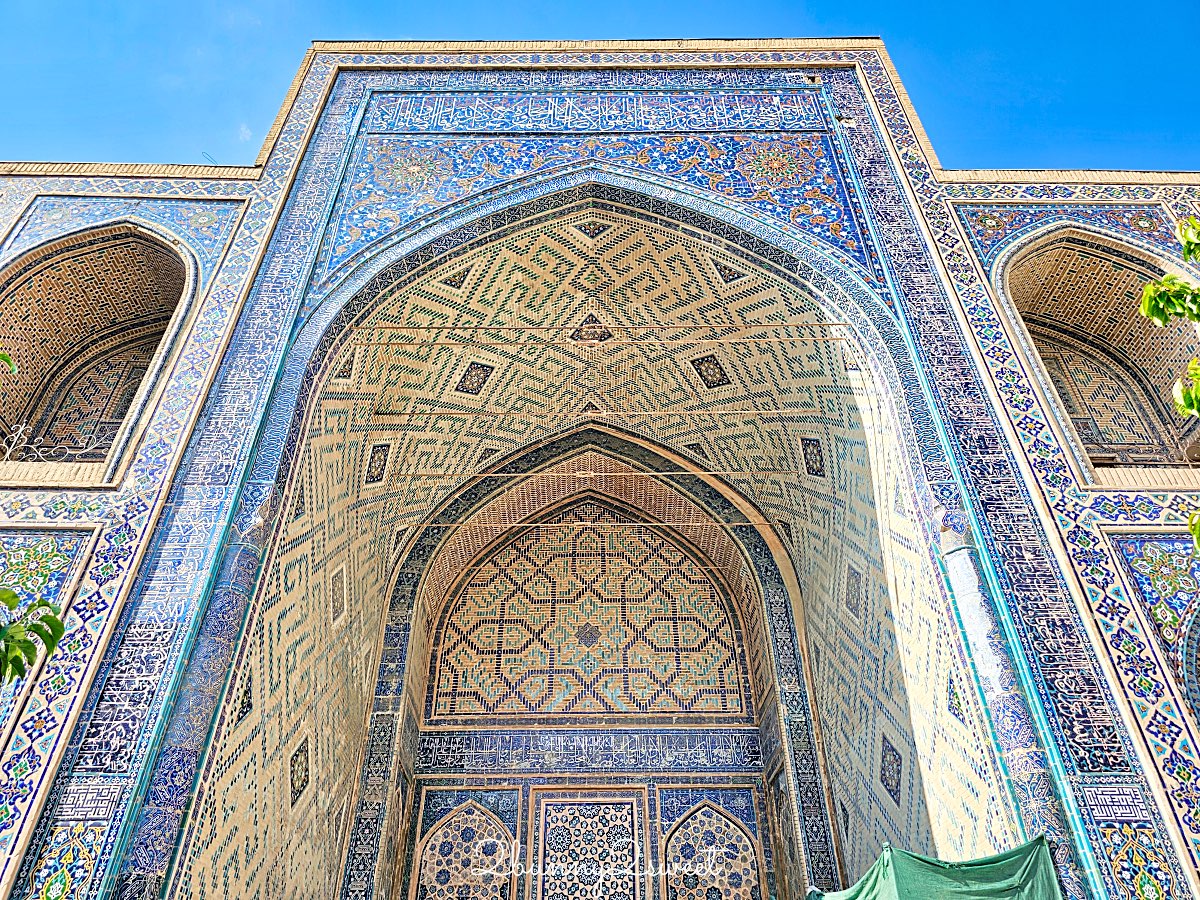 【雷吉斯坦廣場 Registan Square】撒馬爾罕必訪地標，三大學院、門票交通、夜景燈光秀、換裝體驗全攻略 @兔兒毛毛姊妹花