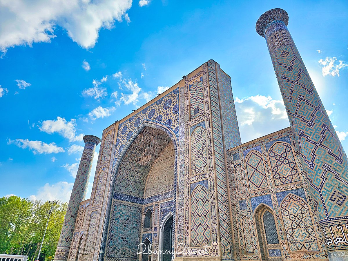 【雷吉斯坦廣場 Registan Square】撒馬爾罕必訪地標，三大學院、門票交通、夜景燈光秀、換裝體驗全攻略 @兔兒毛毛姊妹花