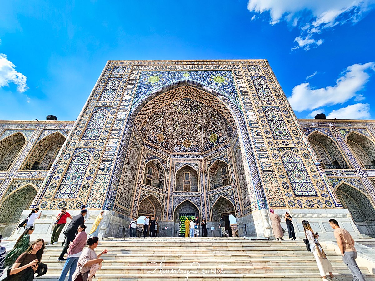 【雷吉斯坦廣場 Registan Square】撒馬爾罕必訪地標，三大學院、門票交通、夜景燈光秀、換裝體驗全攻略 @兔兒毛毛姊妹花