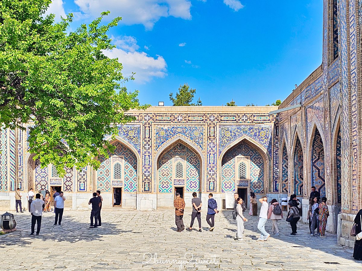 【雷吉斯坦廣場 Registan Square】撒馬爾罕必訪地標，三大學院、門票交通、夜景燈光秀、換裝體驗全攻略 @兔兒毛毛姊妹花