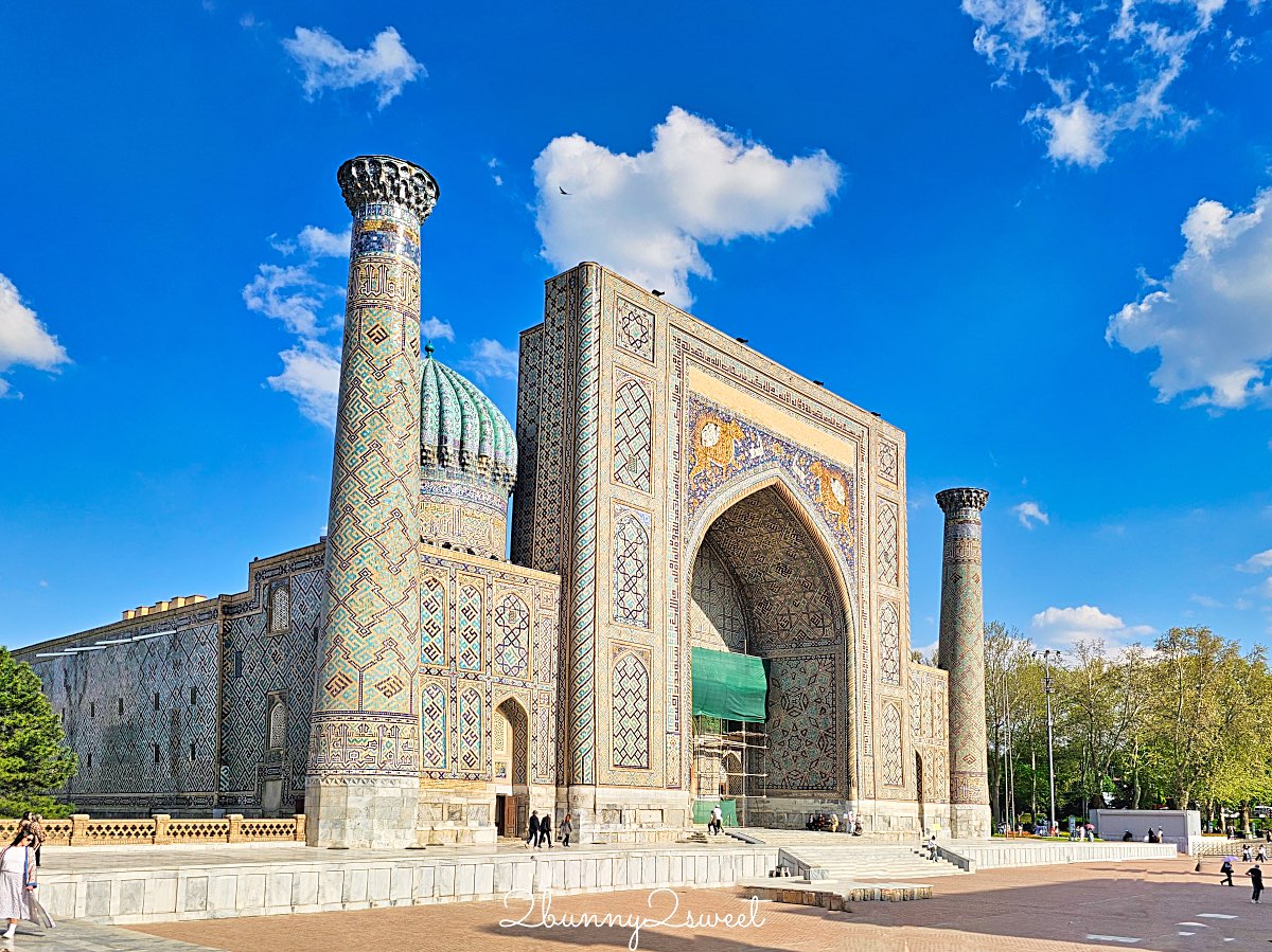 【雷吉斯坦廣場 Registan Square】撒馬爾罕必訪地標，三大學院、門票交通、夜景燈光秀、換裝體驗全攻略 @兔兒毛毛姊妹花