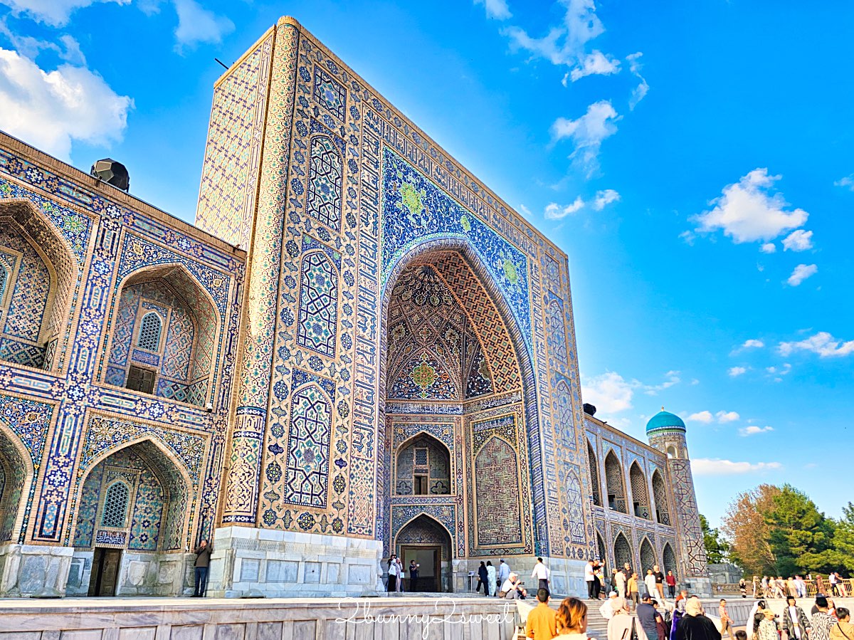 【雷吉斯坦廣場 Registan Square】撒馬爾罕必訪地標，三大學院、門票交通、夜景燈光秀、換裝體驗全攻略 @兔兒毛毛姊妹花