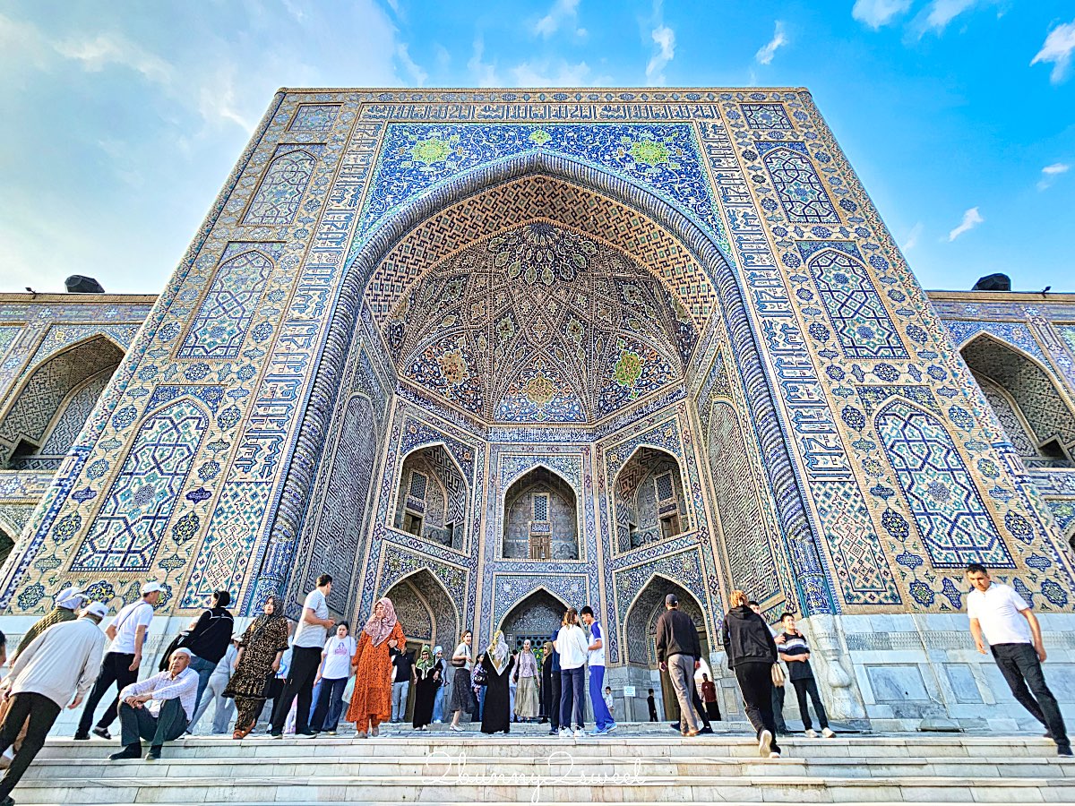 【雷吉斯坦廣場 Registan Square】撒馬爾罕必訪地標，三大學院、門票交通、夜景燈光秀、換裝體驗全攻略 @兔兒毛毛姊妹花