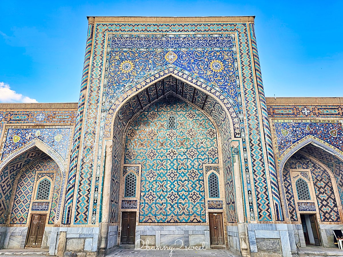 【雷吉斯坦廣場 Registan Square】撒馬爾罕必訪地標，三大學院、門票交通、夜景燈光秀、換裝體驗全攻略 @兔兒毛毛姊妹花