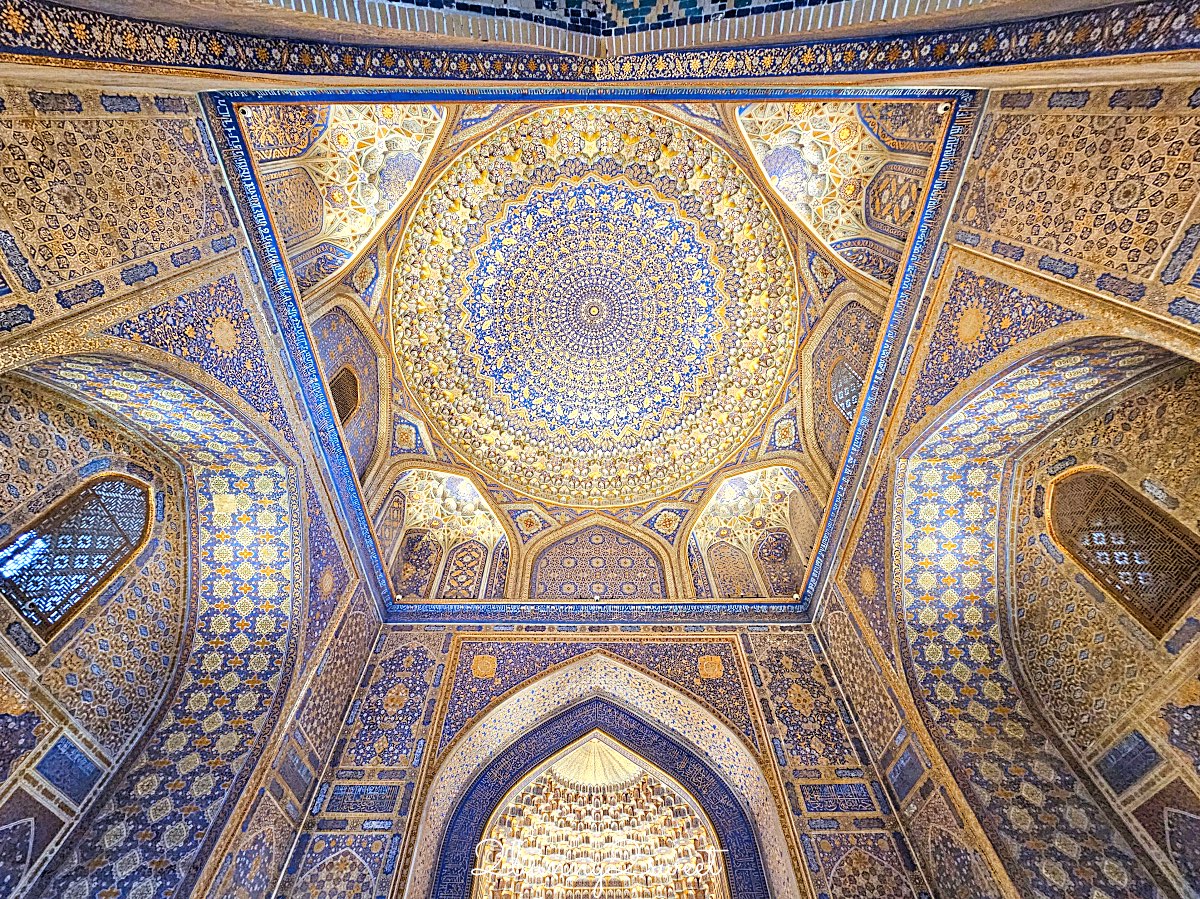 【雷吉斯坦廣場 Registan Square】撒馬爾罕必訪地標，三大學院、門票交通、夜景燈光秀、換裝體驗全攻略 @兔兒毛毛姊妹花