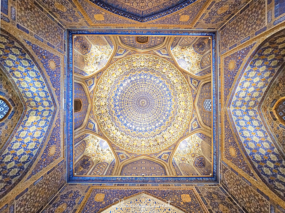 【雷吉斯坦廣場 Registan Square】撒馬爾罕必訪地標，三大學院、門票交通、夜景燈光秀、換裝體驗全攻略 @兔兒毛毛姊妹花