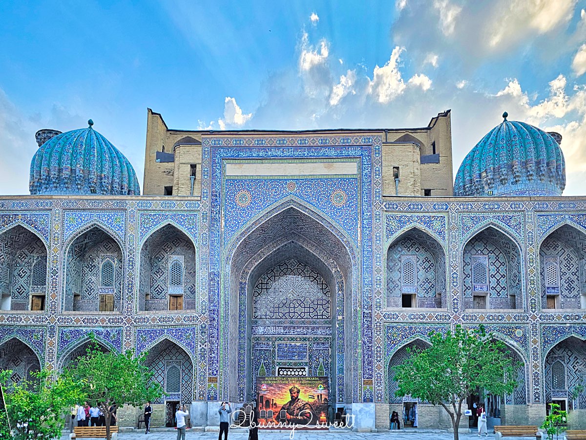 【雷吉斯坦廣場 Registan Square】撒馬爾罕必訪地標，三大學院、門票交通、夜景燈光秀、換裝體驗全攻略 @兔兒毛毛姊妹花