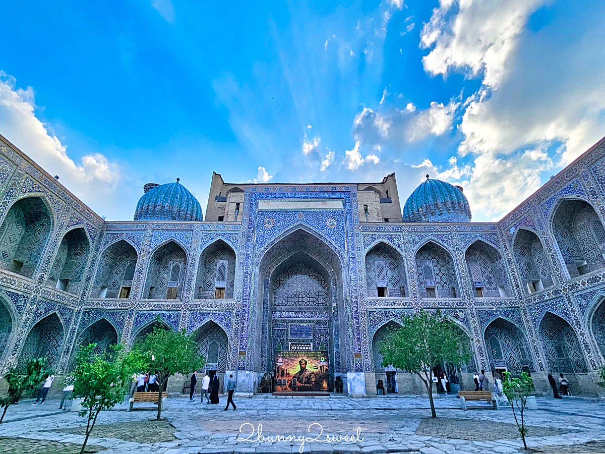 【雷吉斯坦廣場 Registan Square】撒馬爾罕必訪地標，三大學院、門票交通、夜景燈光秀、換裝體驗全攻略 @兔兒毛毛姊妹花