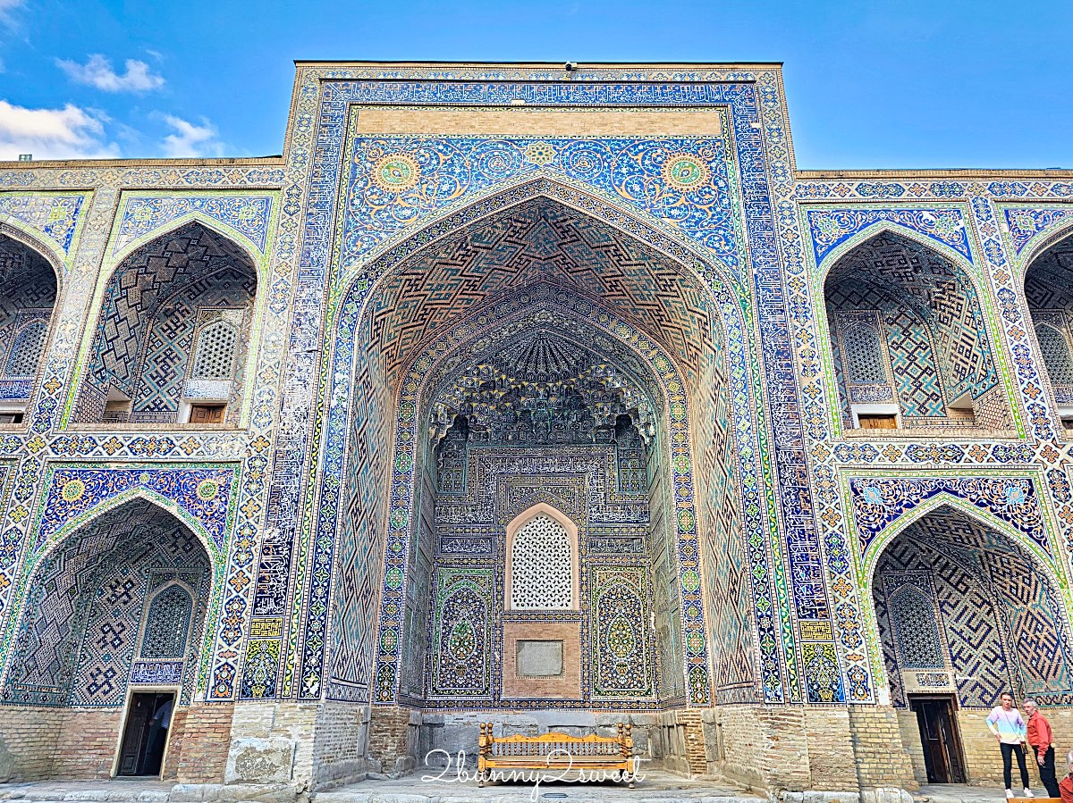 【雷吉斯坦廣場 Registan Square】撒馬爾罕必訪地標，三大學院、門票交通、夜景燈光秀、換裝體驗全攻略 @兔兒毛毛姊妹花