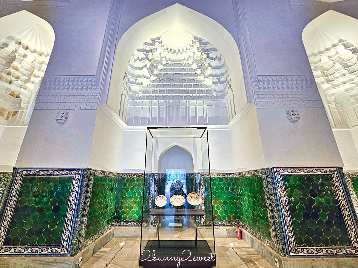 【雷吉斯坦廣場 Registan Square】撒馬爾罕必訪地標，三大學院、門票交通、夜景燈光秀、換裝體驗全攻略 @兔兒毛毛姊妹花