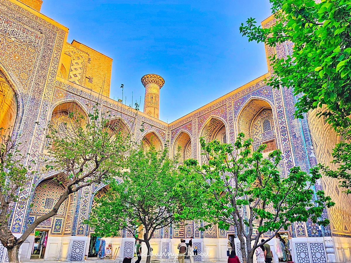 【雷吉斯坦廣場 Registan Square】撒馬爾罕必訪地標，三大學院、門票交通、夜景燈光秀、換裝體驗全攻略 @兔兒毛毛姊妹花