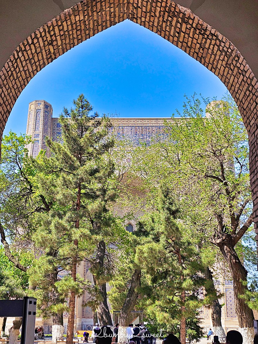 【比比哈奴清真寺 Bibi-Khanym Mosque】撒馬爾罕必訪景點：世界最大清真寺的壯麗與傳說 @兔兒毛毛姊妹花