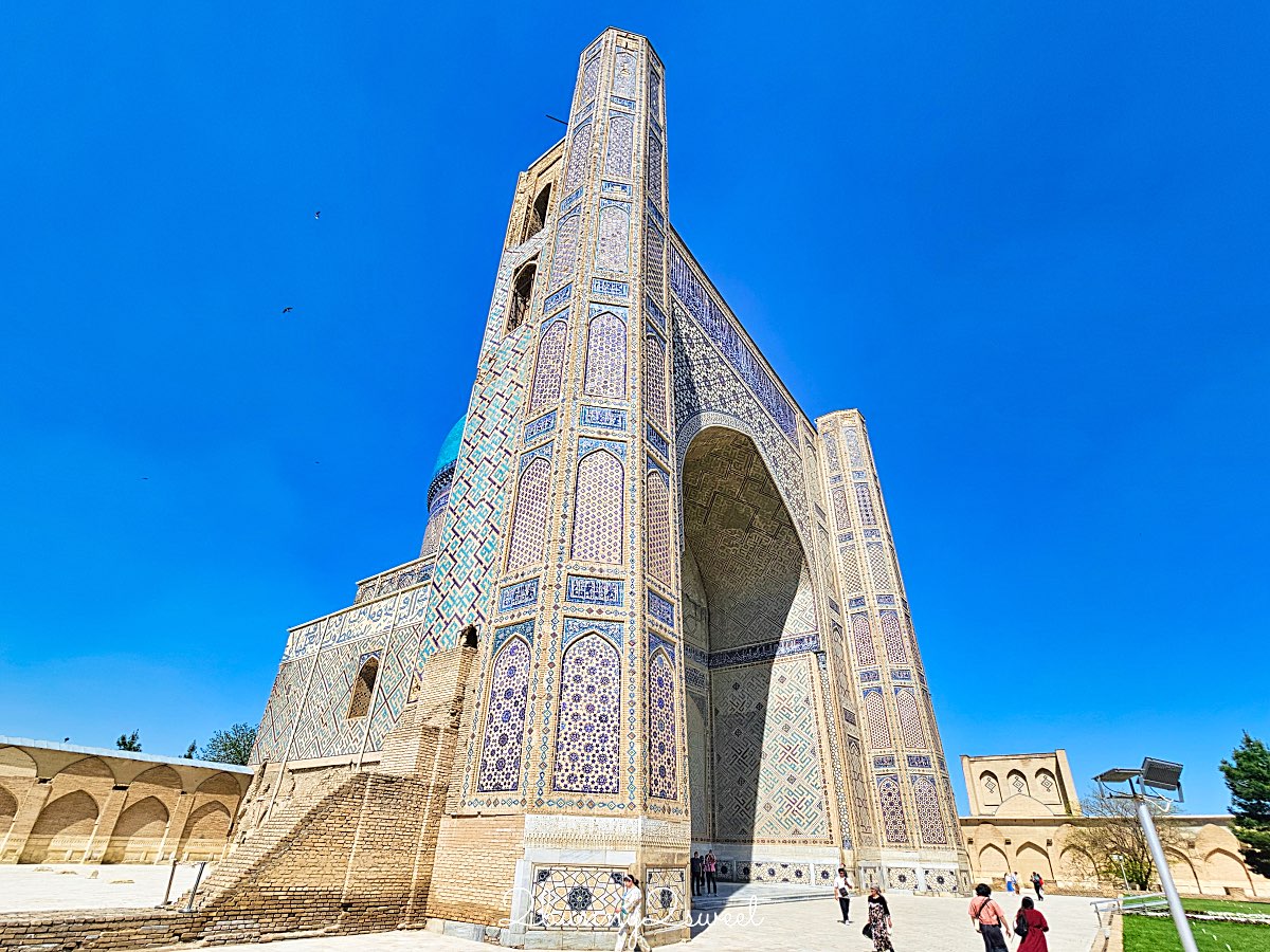 【比比哈奴清真寺 Bibi-Khanym Mosque】撒馬爾罕必訪景點：世界最大清真寺的壯麗與傳說 @兔兒毛毛姊妹花