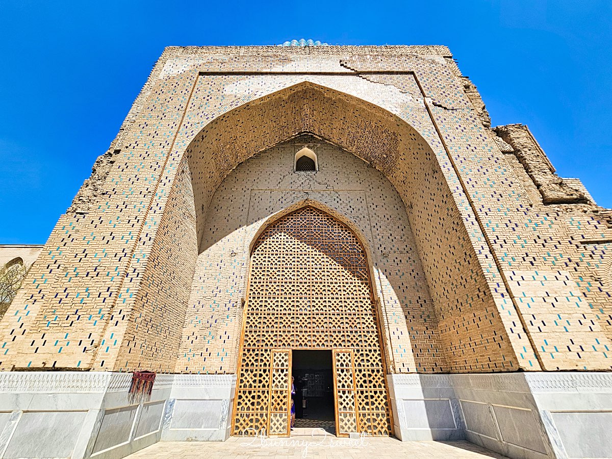 【比比哈奴清真寺 Bibi-Khanym Mosque】撒馬爾罕必訪景點：世界最大清真寺的壯麗與傳說 @兔兒毛毛姊妹花