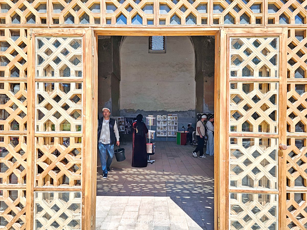 【比比哈奴清真寺 Bibi-Khanym Mosque】撒馬爾罕必訪景點：世界最大清真寺的壯麗與傳說 @兔兒毛毛姊妹花