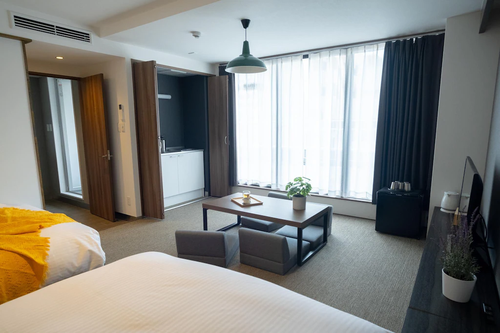 【WAYFARER Shinsaibashi】大阪心齋橋平價飯店推薦：單人到家庭單室套房都有，走路到道頓堀超方便 @兔兒毛毛姊妹花