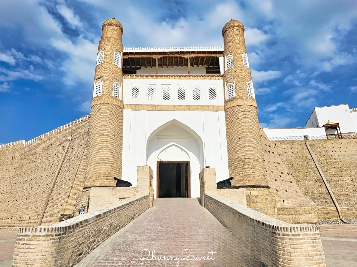 【布哈拉亞克要塞 Ark of Bukhara】走進千年土黃色皇城，俯瞰古城最佳視角｜門票交通攻略 @兔兒毛毛姊妹花